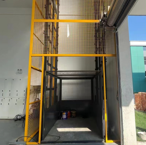 山东导轨式升降机助力物流园破解运输难题